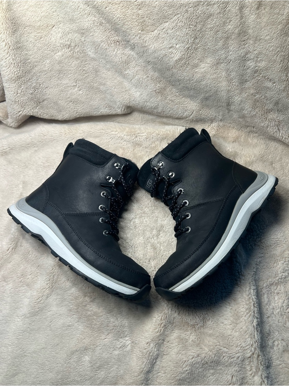 UGG Zaydie waterproof winter boots in black leather with a sheepskin lining 7.5 - Picture 5 of 7